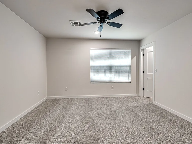 610 W 2nd St #100 — Photo 36