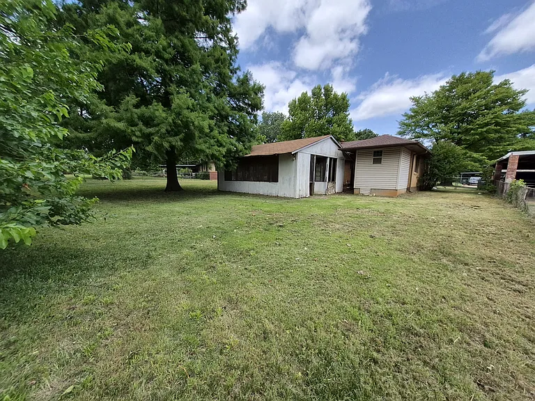 225 Burk Dr — Photo 18