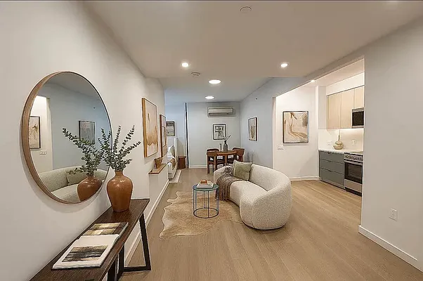 Rented by Manhattan Realty Group | media 5