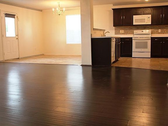 5th image of 2609 Peach Dr