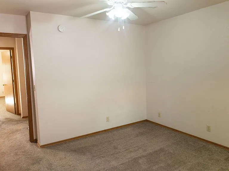 304 Eccell Ct — Photo 12