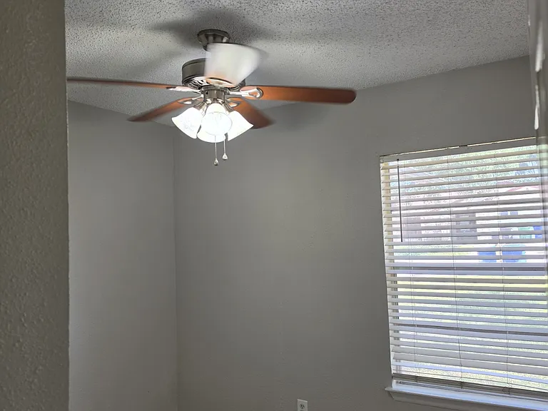 10562 Bounty Dr — Photo 7