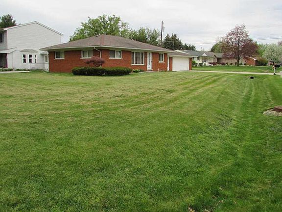 2nd image of 45977 Oaklawn Dr