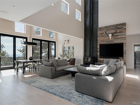 3rd image of 359 Parkview Avenue