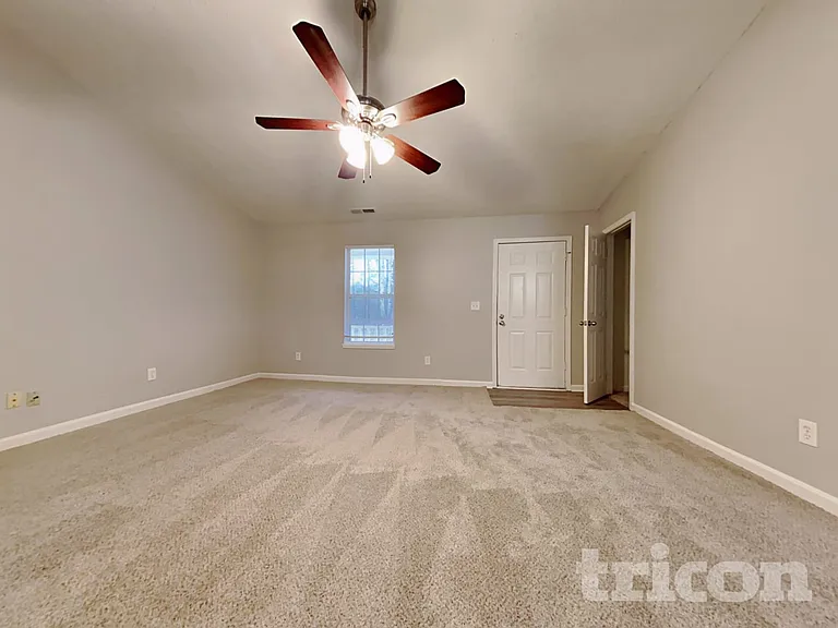 4702 Bullock Ln — Photo 5