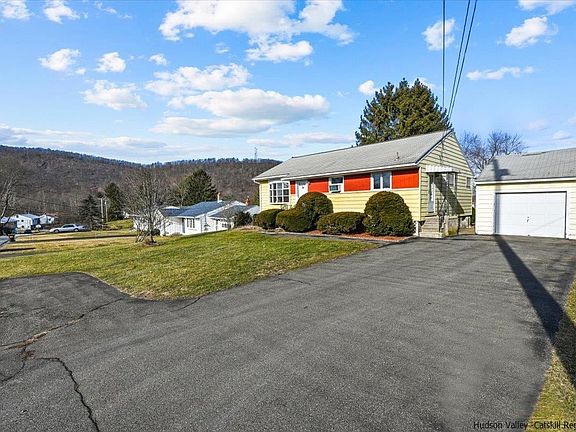 3rd image of 210 Lindorf St