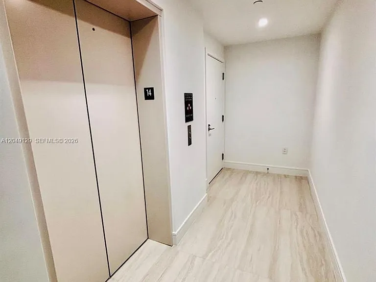 2411 Laguna Circle North 1411 #1411 — Photo 11