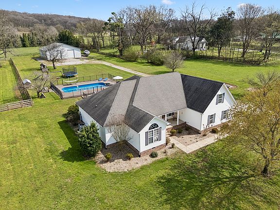 3rd image of 7009 Hoover Mason Ln