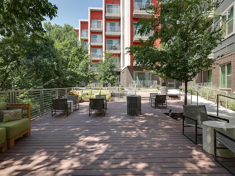 Luxia Midtown Park — Photo 20