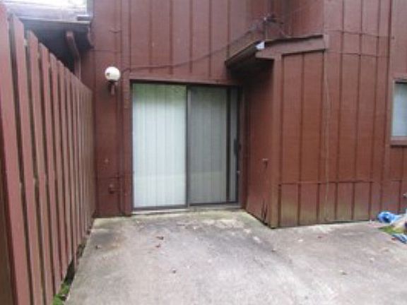 3rd image of 212 Rock Knoll Dr