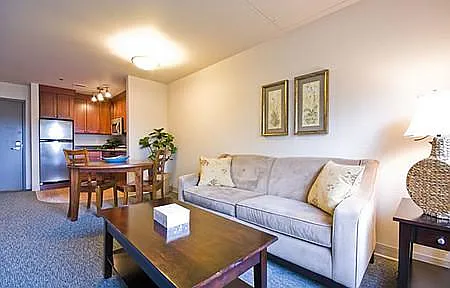 Catalina Apartments — Photo 13