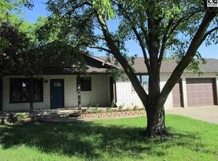 206 N Blue Spruce Rd, Hutchinson, KS 67502