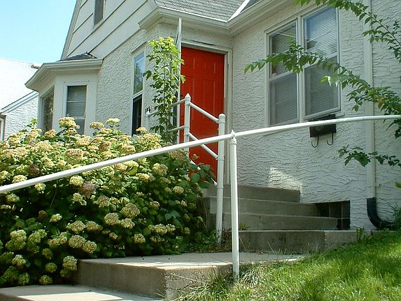 2nd image of 154 Wyoming St E