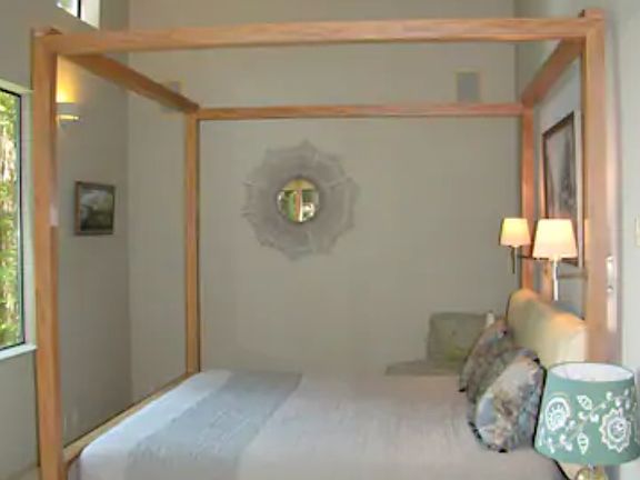 Master bedroom w/ocean view