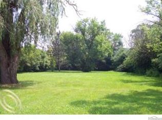 1489 Minnesota Dr, Troy, MI 48083