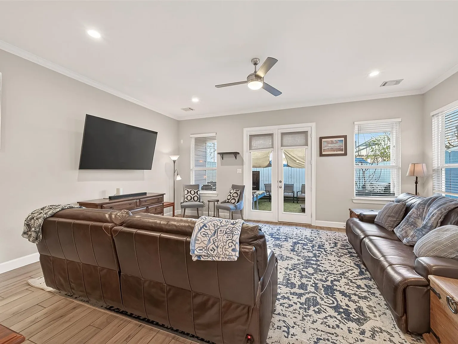 5 bed, 3.0 bath, 2861 sqft, $3,800 — Photo 4
