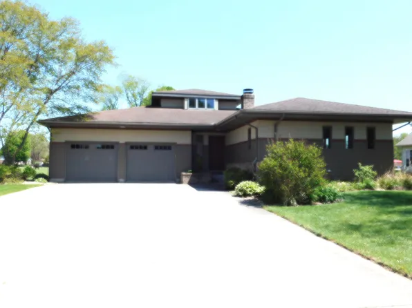 555 N Washington St, Spring Green, WI 53588