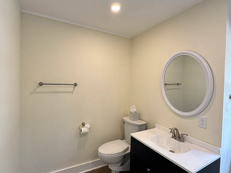 1829 Old Beach Rd #B — Photo 7