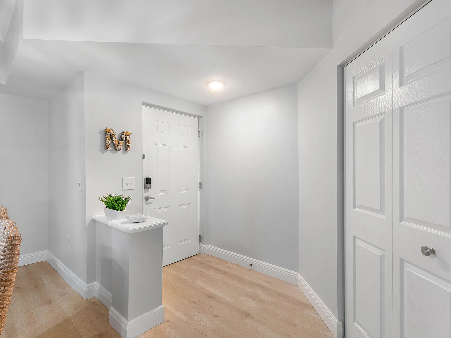 3 bed, 1293 sqft, $4,900 — Photo 4