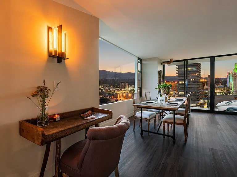 Dining Room/Desk