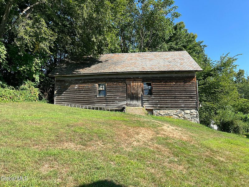 5th image of 129 White Church Road