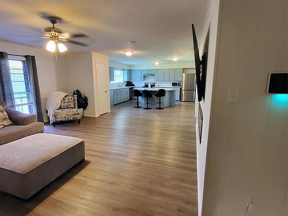 4th image of 305 Hereford Rd