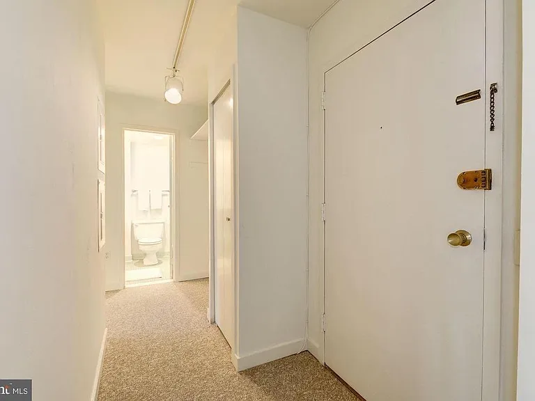 950 25th St NW — Photo 5