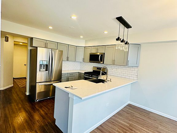 4th image of 211 Carlisle Ave