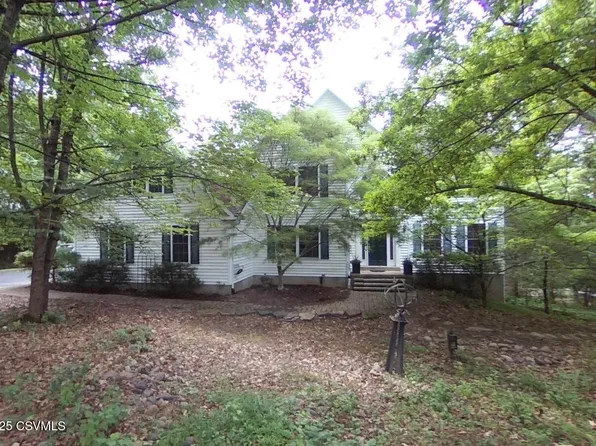 60 Hunt Club Dr, Bloomsburg, PA 17815