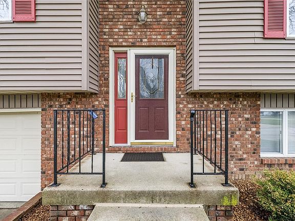 5th image of 831 S Jefferson Dr