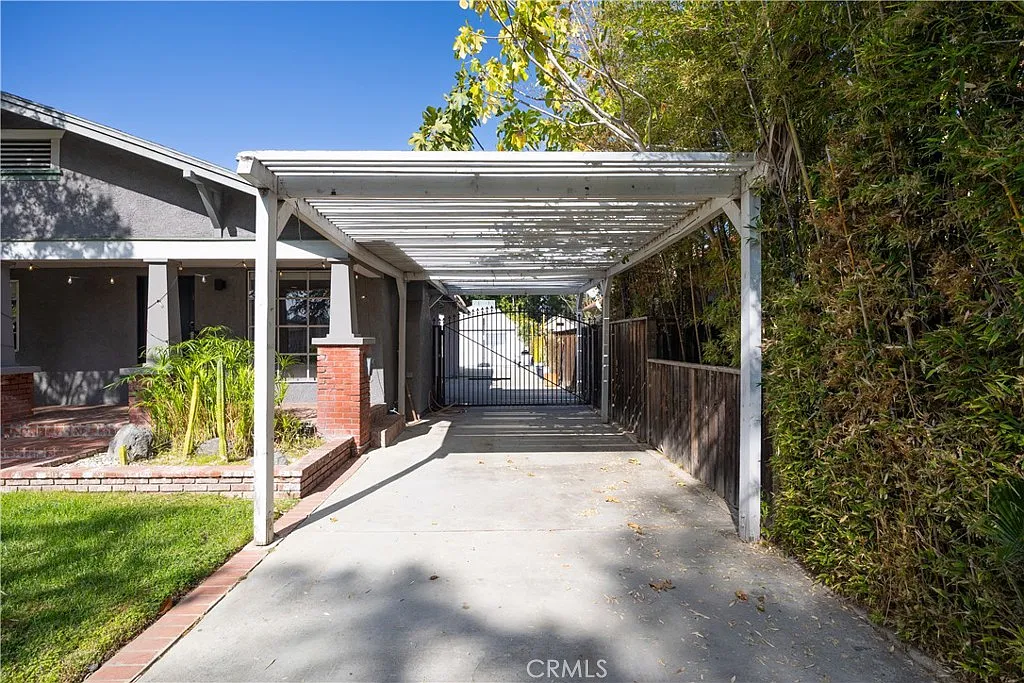 4 bed, 1870 sqft, $6,495 — Photo 4