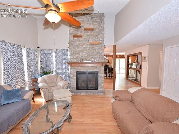 5th image of 647 Red Cliff Rd
