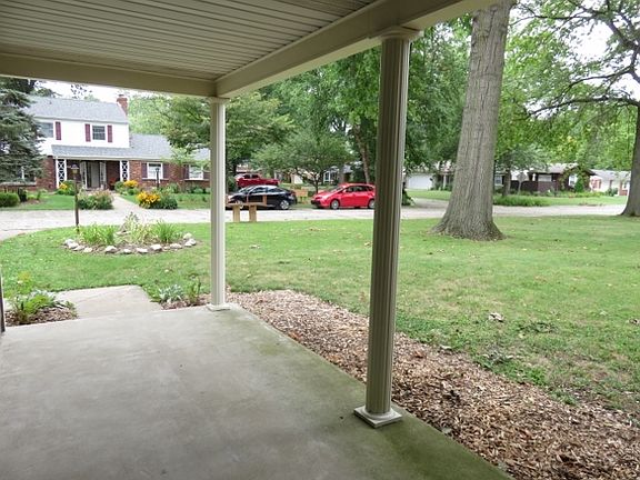4th image of 3808 N Sheridan Dr