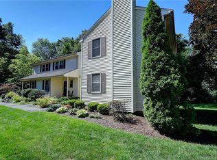 74 Springbrook Dr #74, Glastonbury, CT 06033