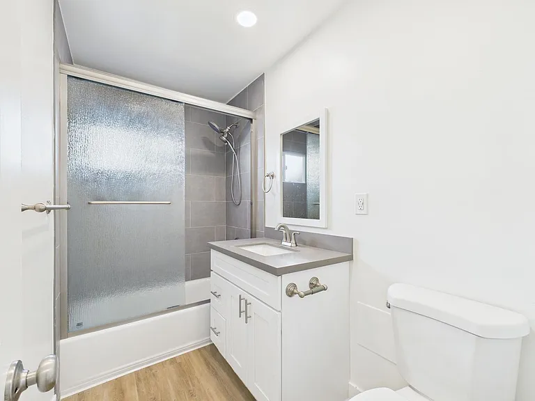 330 W I St — Photo 25