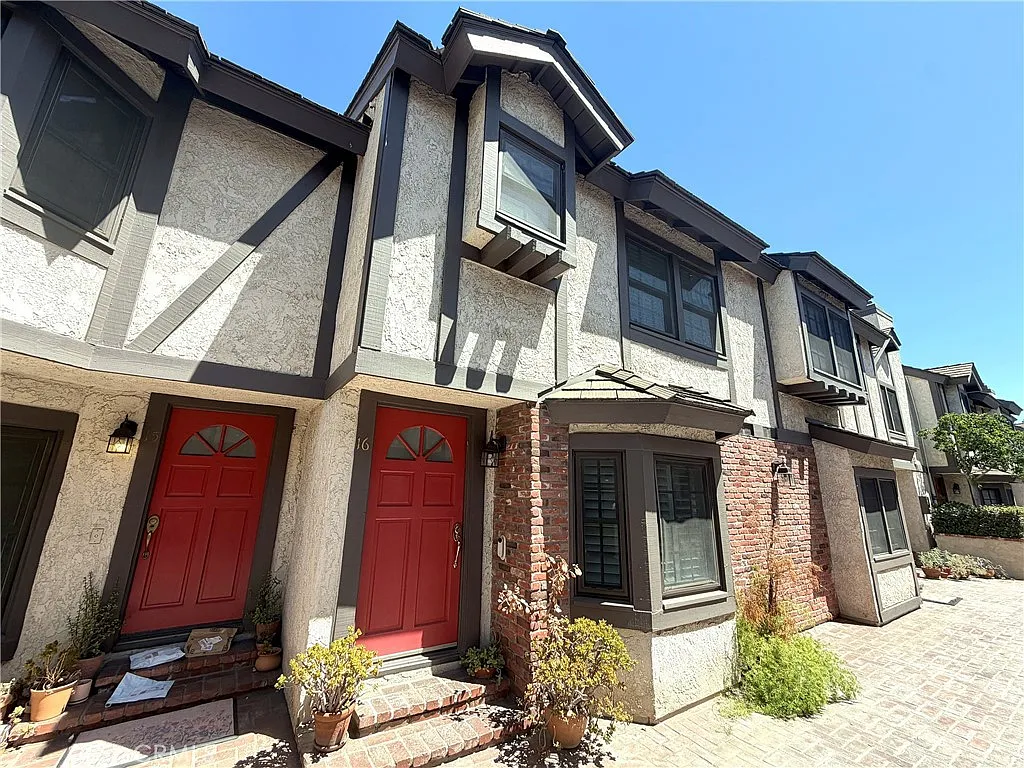 2 bed, 2.5 bath, 1029 sqft, $3,750 — Photo 1