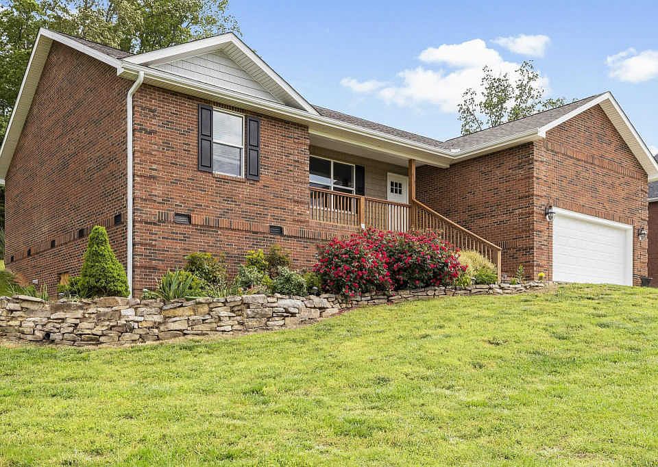 1st image of 610 Bedford Ct