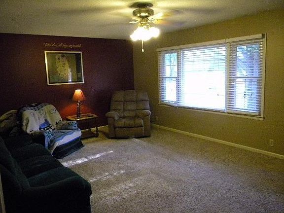 5th image of 905 Homewood St
