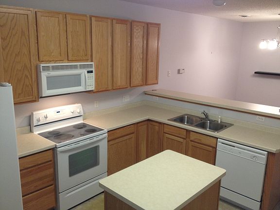 4th image of 9664 Peony Ln N