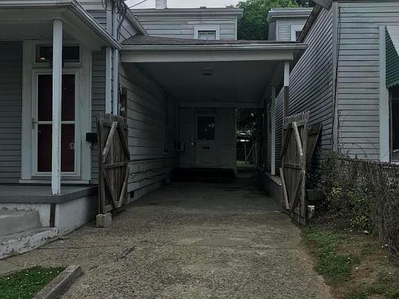 3rd image of 2233 Bank St