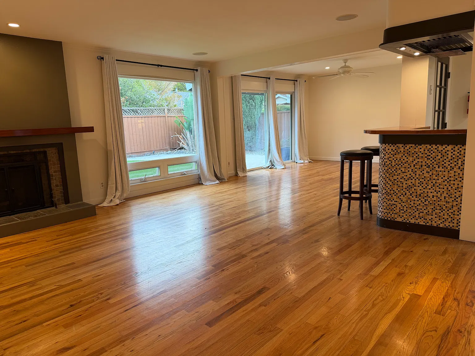 3 bed, 1270 sqft, $4,100 — Photo 4
