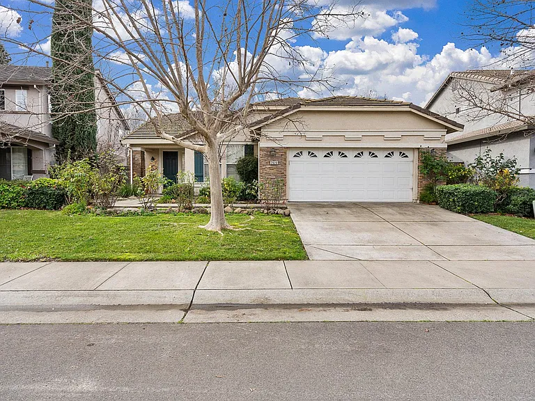 2620 Maybrook Dr — Photo 1