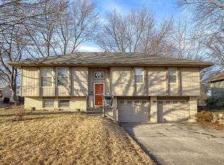 2312 NE 72nd St, Gladstone, MO 64118