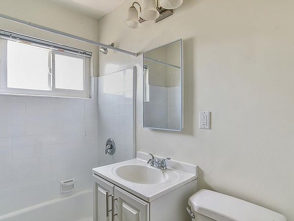 2nd image of 712 N Ardmore Ave #5