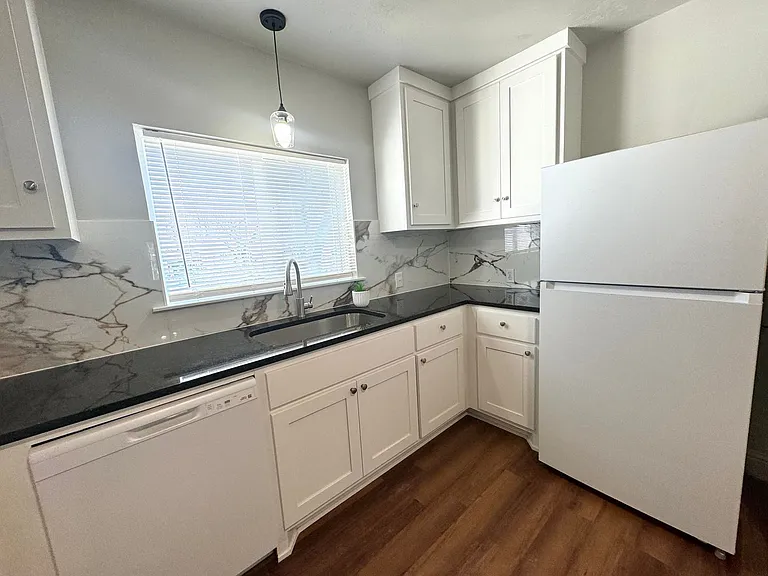1015 N Delaware Pl — Photo 8
