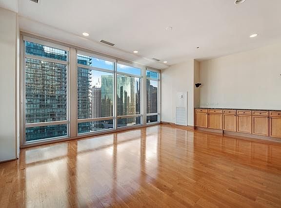 3rd image of 333 N Canal St APT 2301