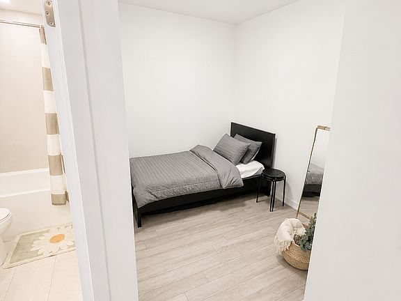 3rd image of 89 Church St #1922