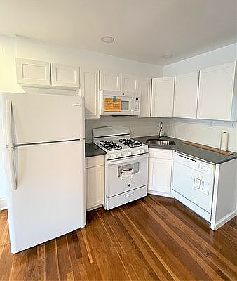 3rd image of 20-40 32nd St #1