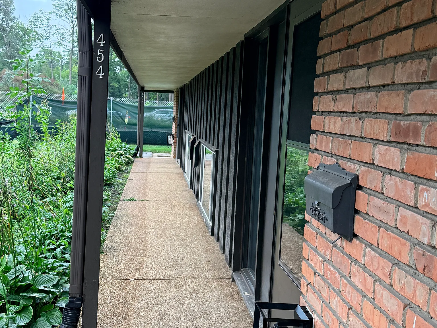 3 bed, 1.5 bath, 1350 sqft, $2,350 — Photo 2