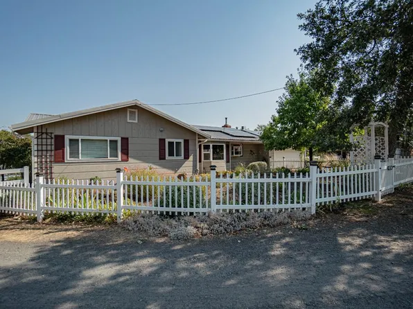 3365 Dark Hollow Rd, Medford, OR 97501
